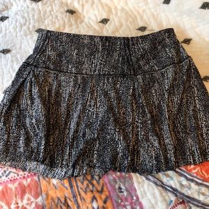 Size 10T Black & White Lululemon Skirt!